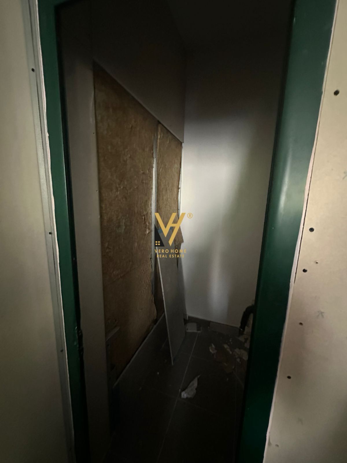 30 M2 ME QIRA TE STADIUMI DINAMO 450 EURO