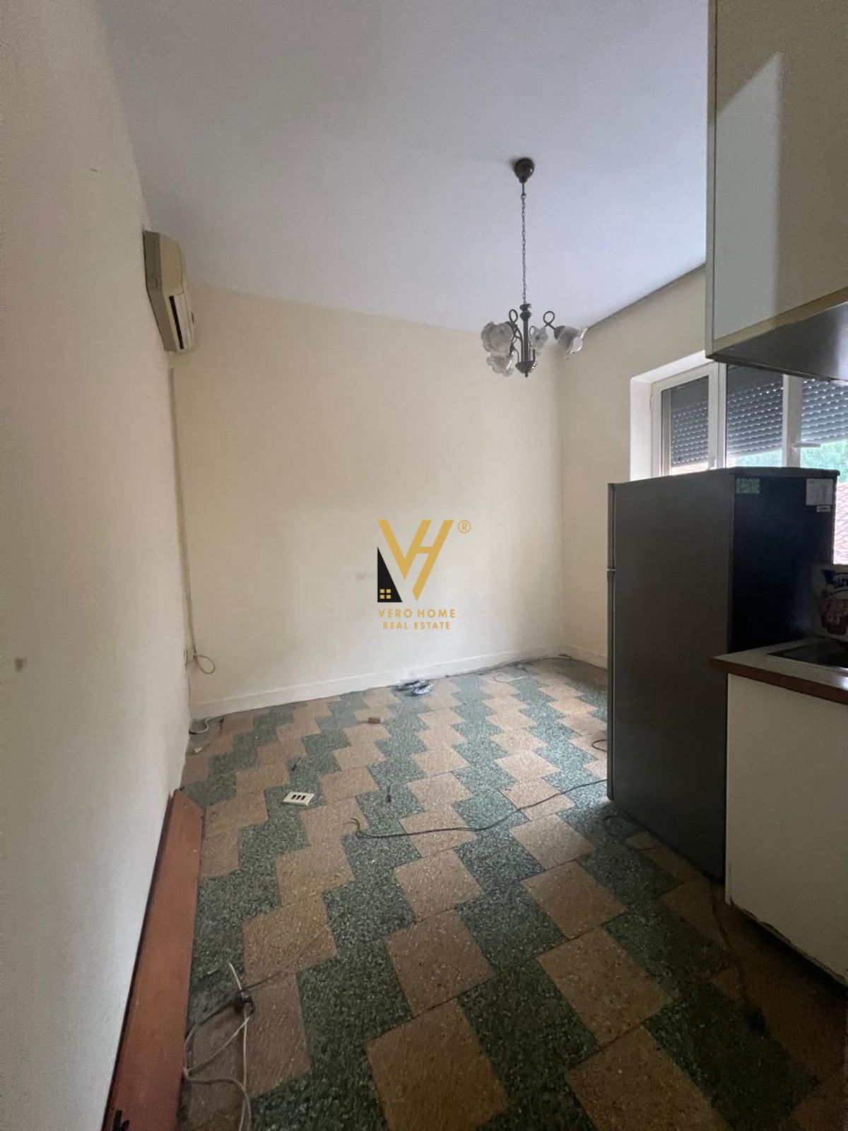 ZYRE 70 M2 ME QIRA TE MINE PEZA 1.000 EURO