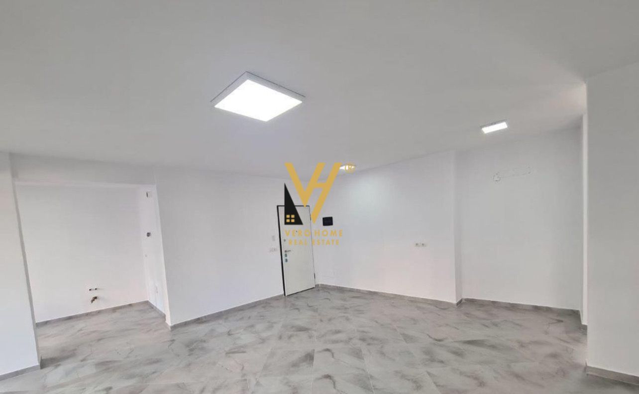 AMBIENT 70 M2 ME QIRA LIQENI ARTIFICIAL 700 EURO