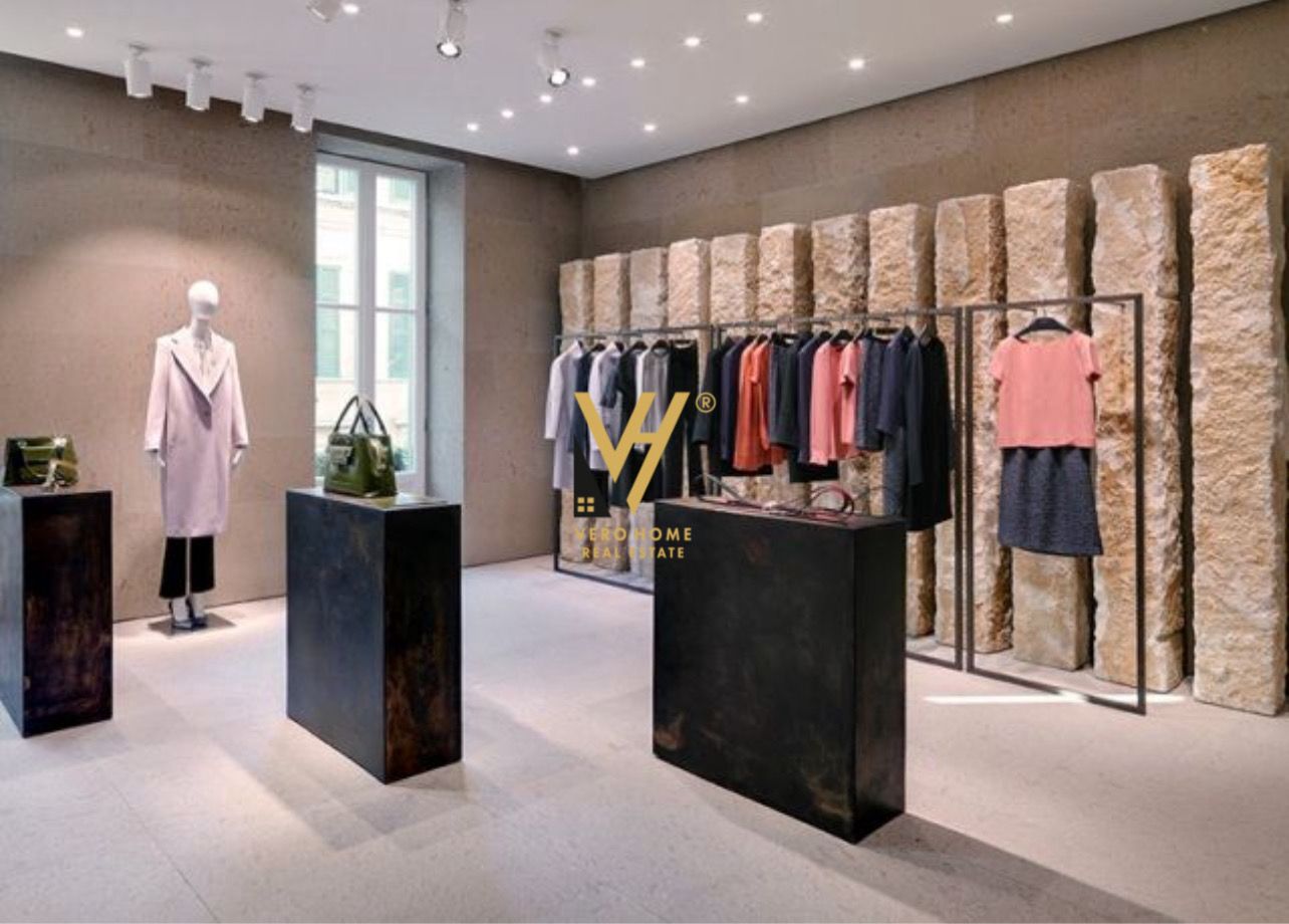 DYQAN 53 M2 TE STACIONI I TRENIT 350.000 EURO