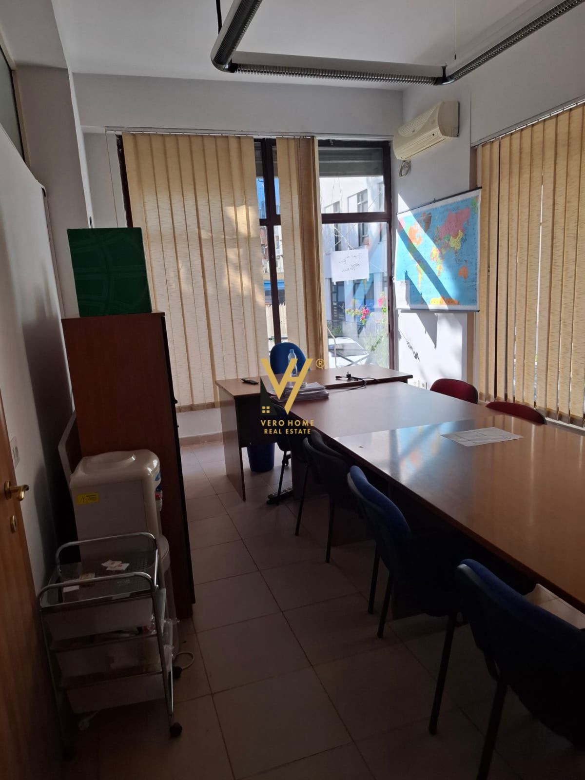 32 M2 ME QERA TE DONIKA CENTER 40.000 LEKE