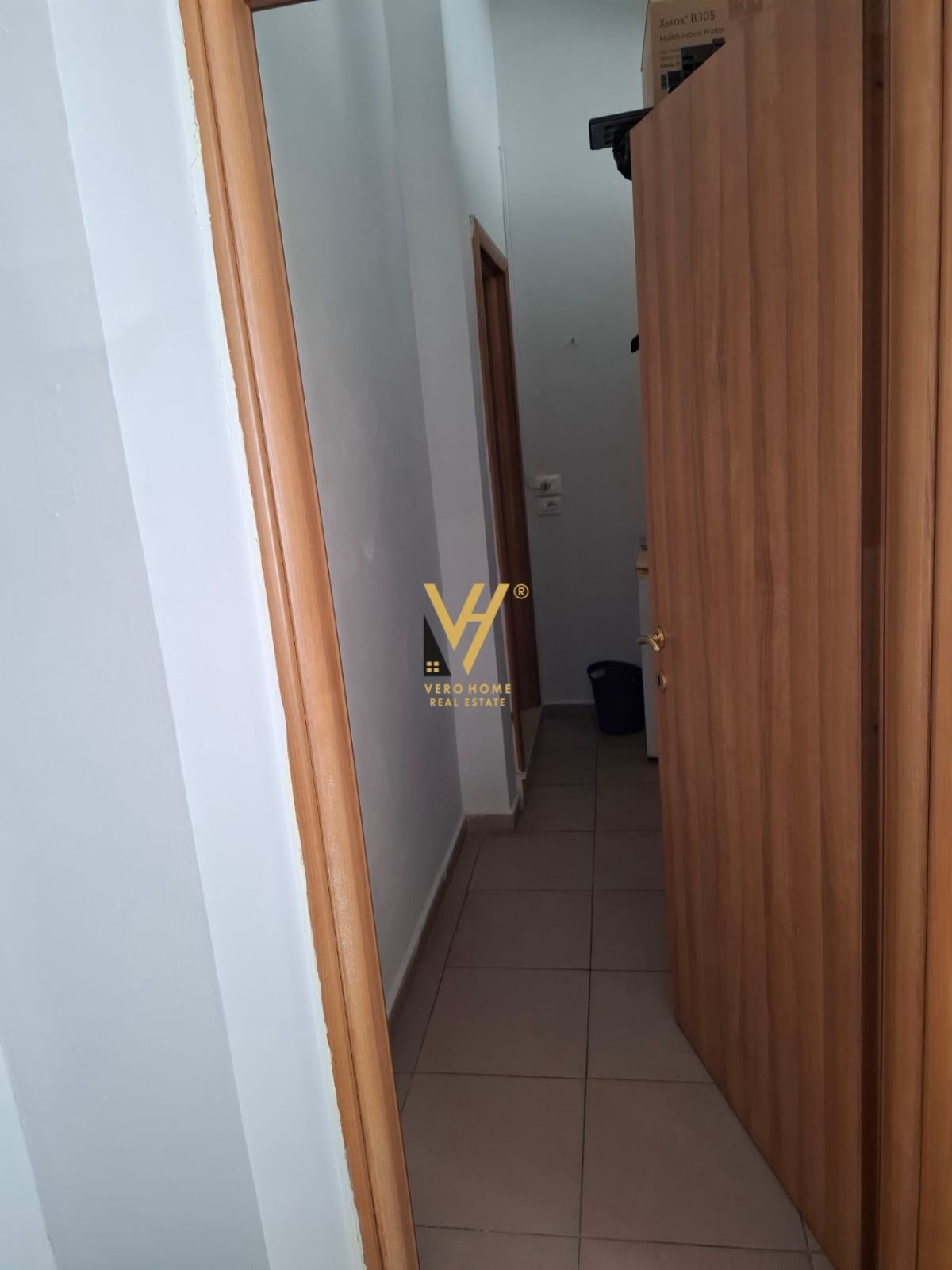 32 M2 ME QERA TE DONIKA CENTER 40.000 LEKE