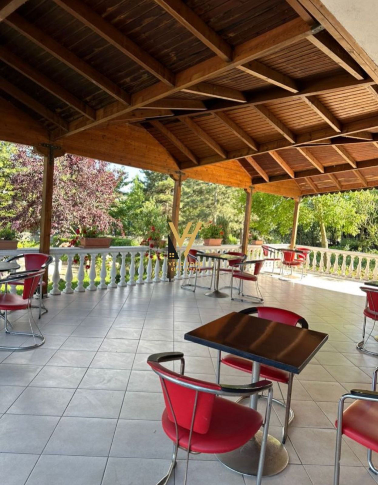 HOTEL BAR RESTORANT NE KORÇE 400.000 EURO