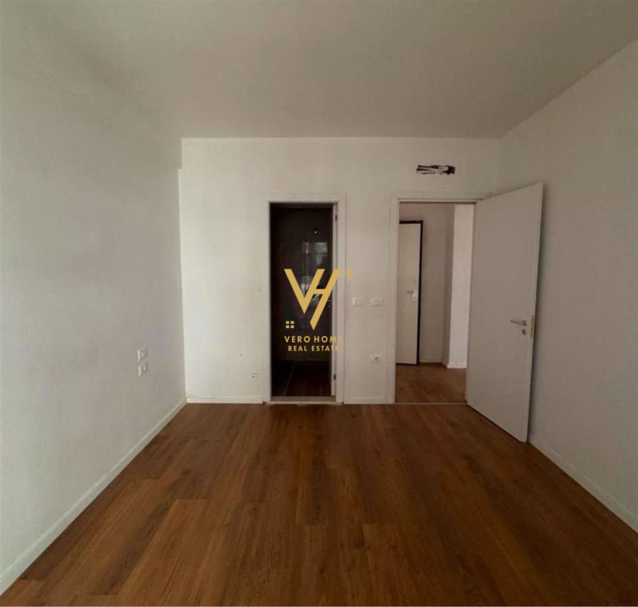 ZYRE 100 M2 ME QIRA NE LAPRAKE 600 EURO