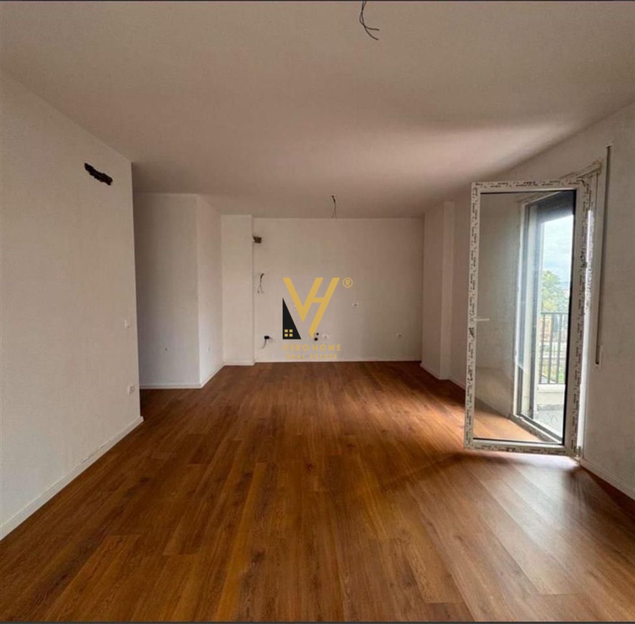 ZYRE 100 M2 ME QIRA NE LAPRAKE 600 EURO