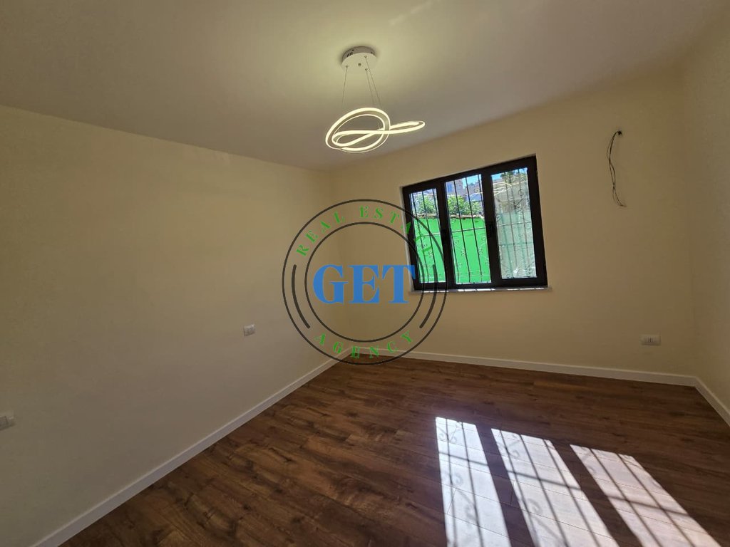 Shitet, Apartament 2+1 me Kuzhine te Vecuar , Tek