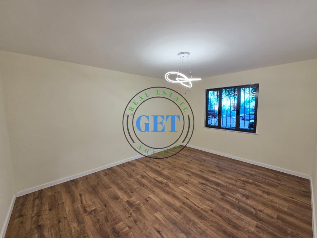 Shitet, Apartament 2+1 me Kuzhine te Vecuar , Tek