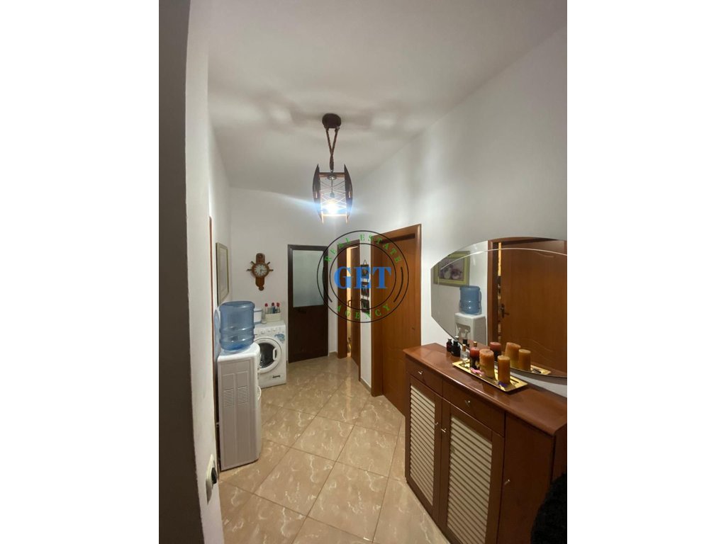 Shitet Apartament 2+1,Prane Shkolles “Qemal Mici