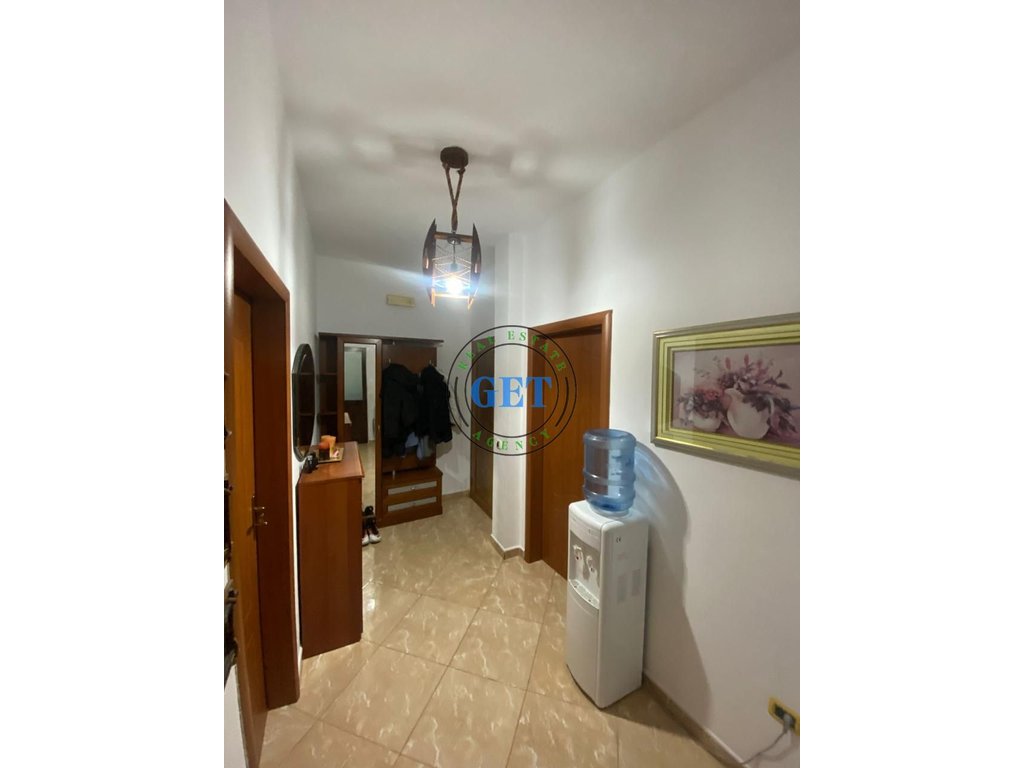 Shitet Apartament 2+1,Prane Shkolles “Qemal Mici