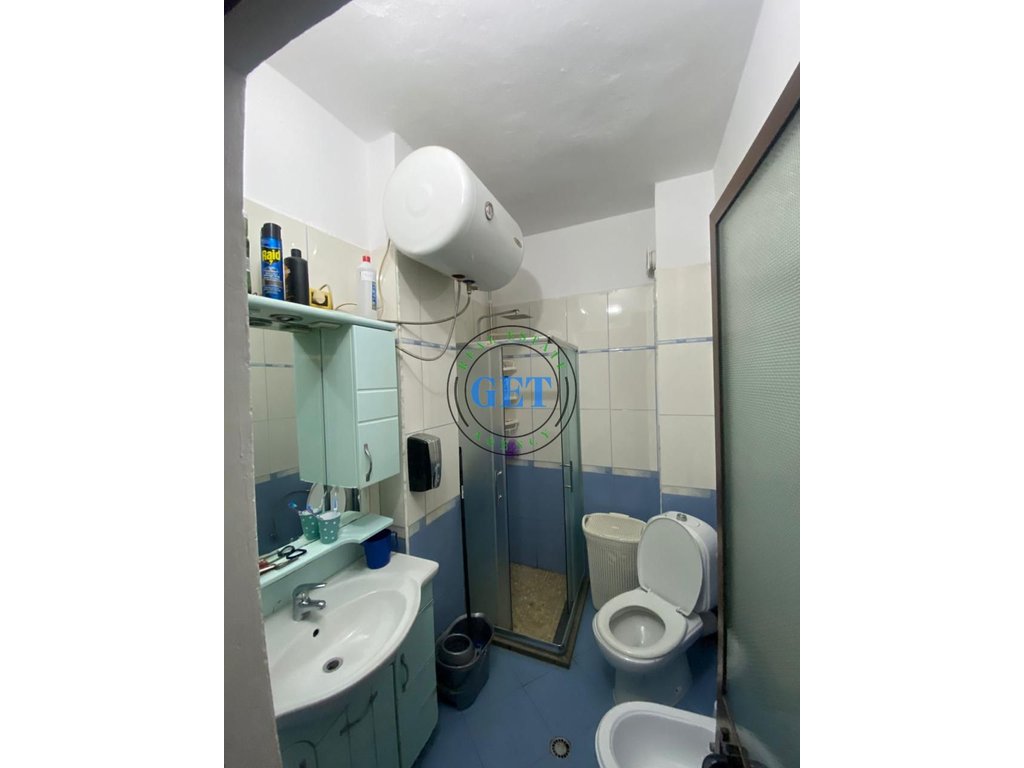 Shitet Apartament 2+1,Prane Shkolles “Qemal Mici