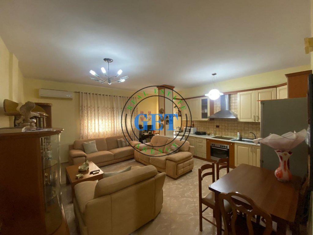 Shitet Apartament 2+1,Prane Shkolles “Qemal Mici