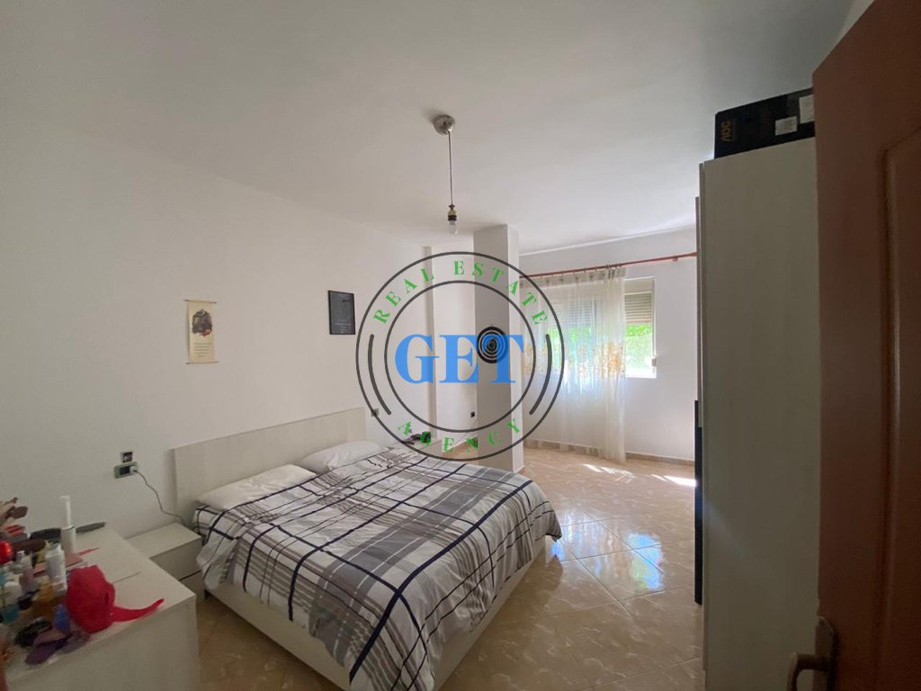 Shitet Apartament 2+1,Prane Shkolles “Qemal Mici