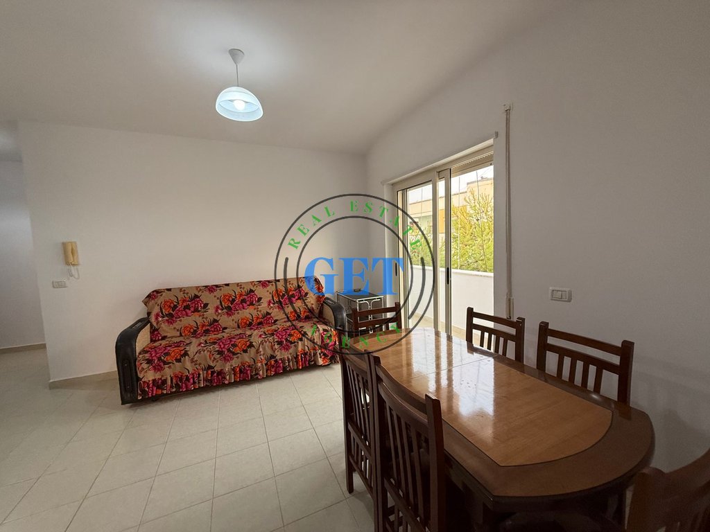 Jepet me Qira, Apartament 2+1 në Golem, Durres