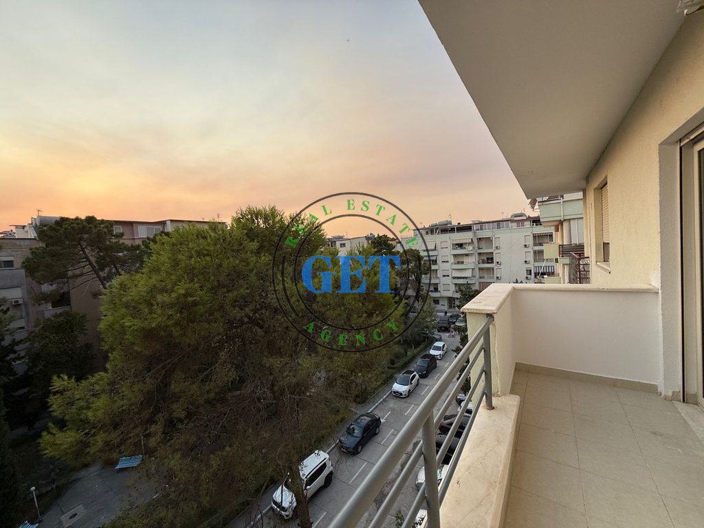 Jepet me Qira, Apartament 2+1 në Golem, Durres