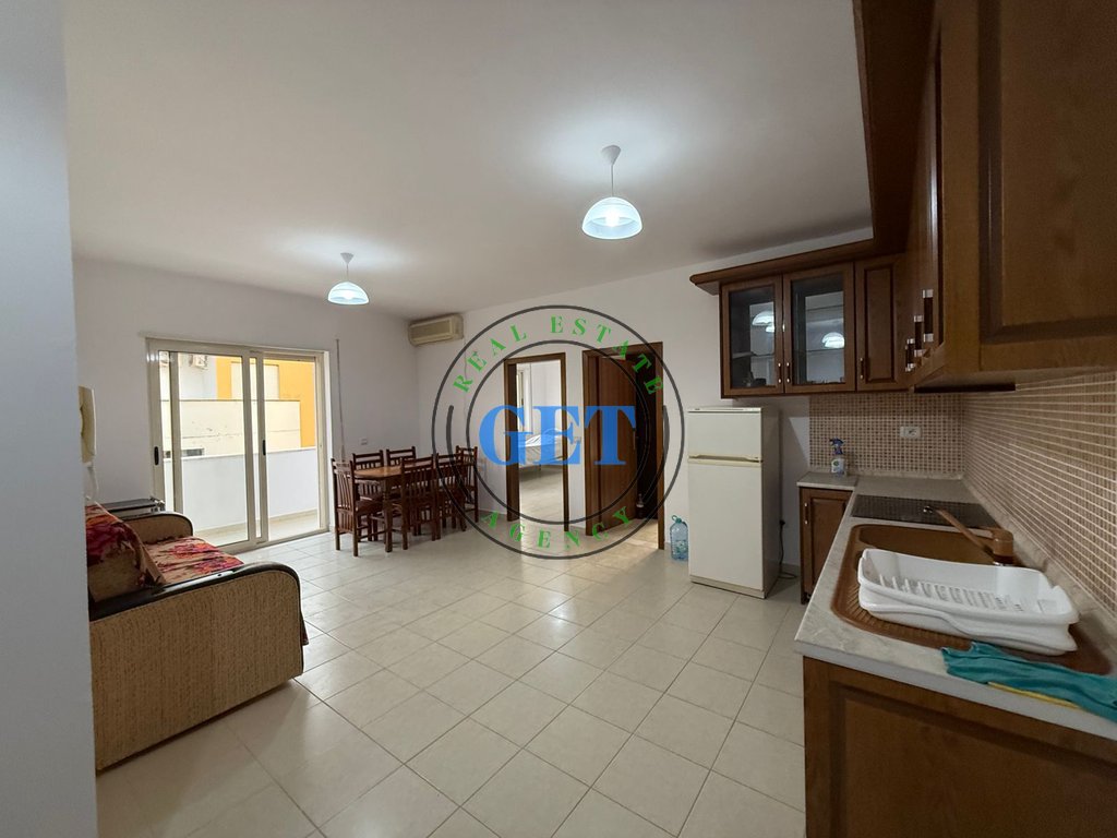 Jepet me Qira, Apartament 2+1 në Golem, Durres