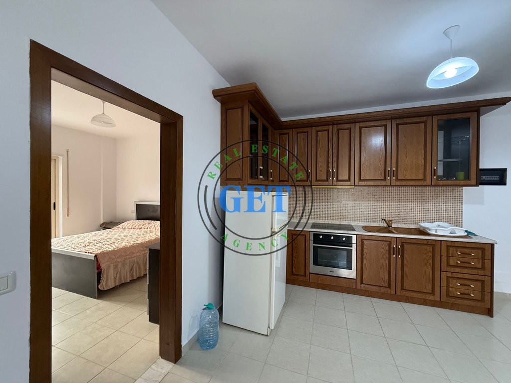 Jepet me Qira, Apartament 2+1 në Golem, Durres