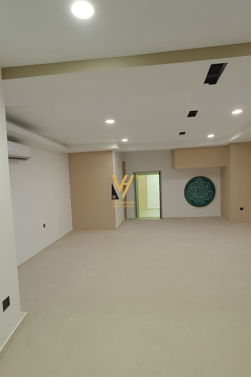 AMBIENT 200 M² ME QIRA TE RR.ELBASANIT 2.000 EURO