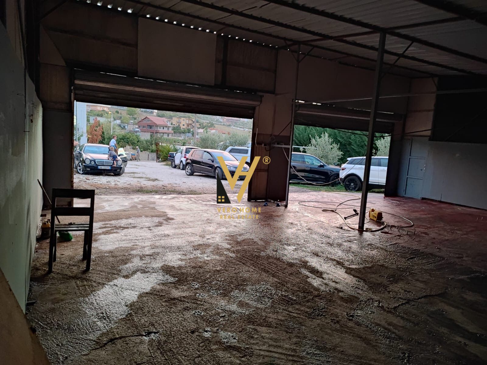 MAGAZINE 120 M2 ME QERA NE KOMBINAT 700 EURO