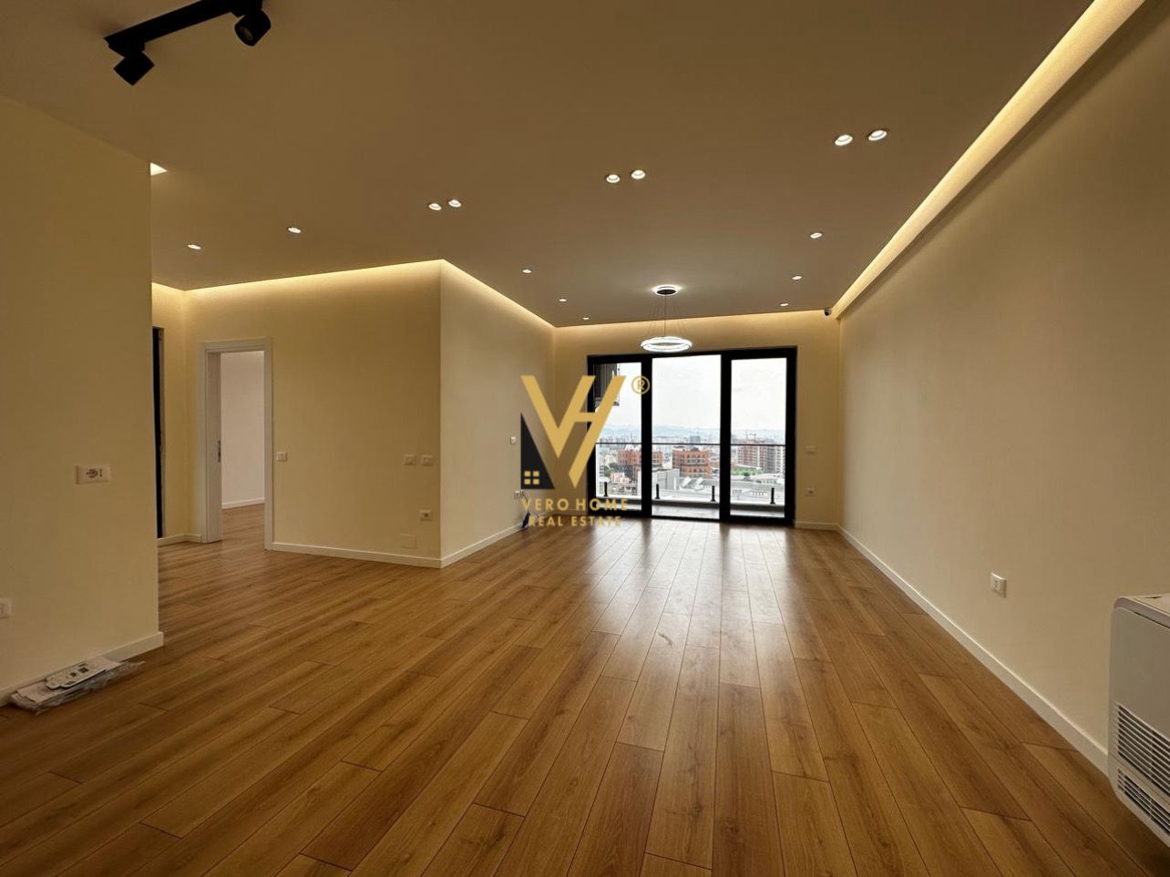 AMBIENT 105 M2 TE ARLIS, FARMACIA 10 750 EURO