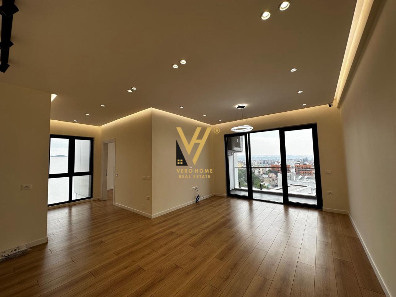 AMBIENT 105 M2 TE ARLIS, FARMACIA 10 750 EURO