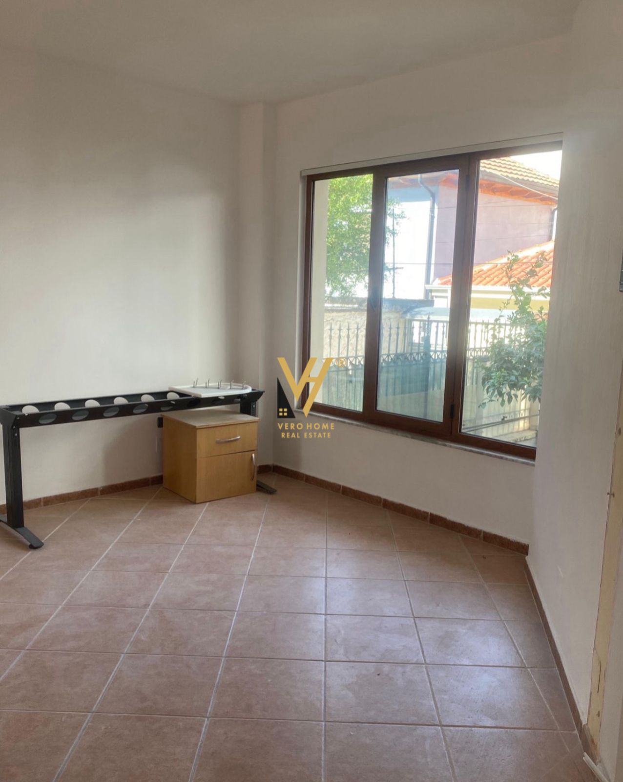 AMBIENT BIZNESI 100 M2 NE XHAMLLIK 60.000 LEKE