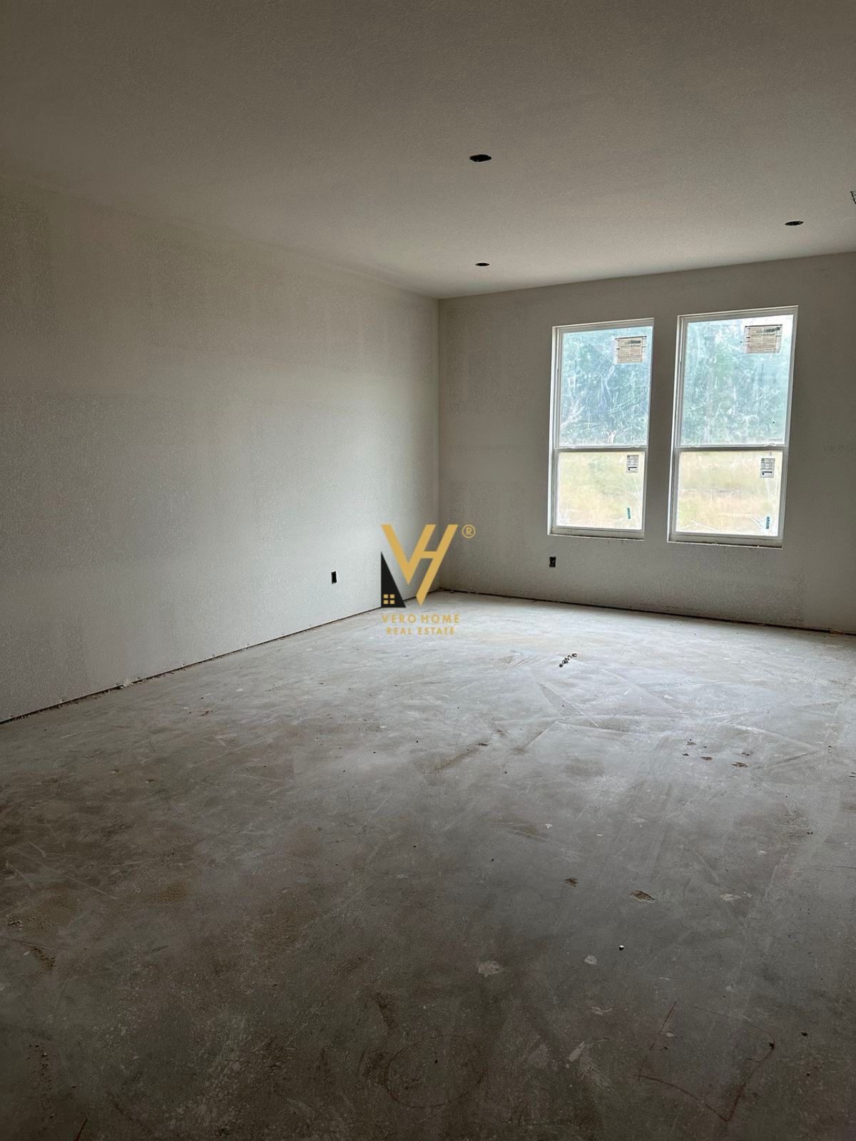 BIZNESI 70 M2 ME QIRA NE QENDER 2.200 EURO