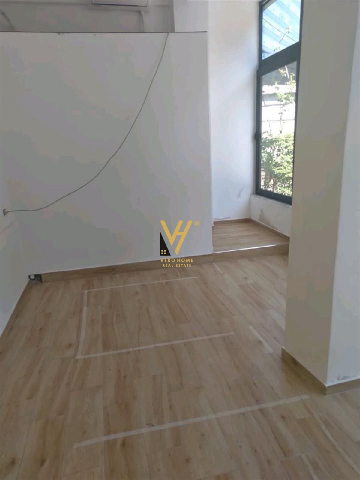 30 M2 ME QERA TE ZOGU I ZI 450 EURO