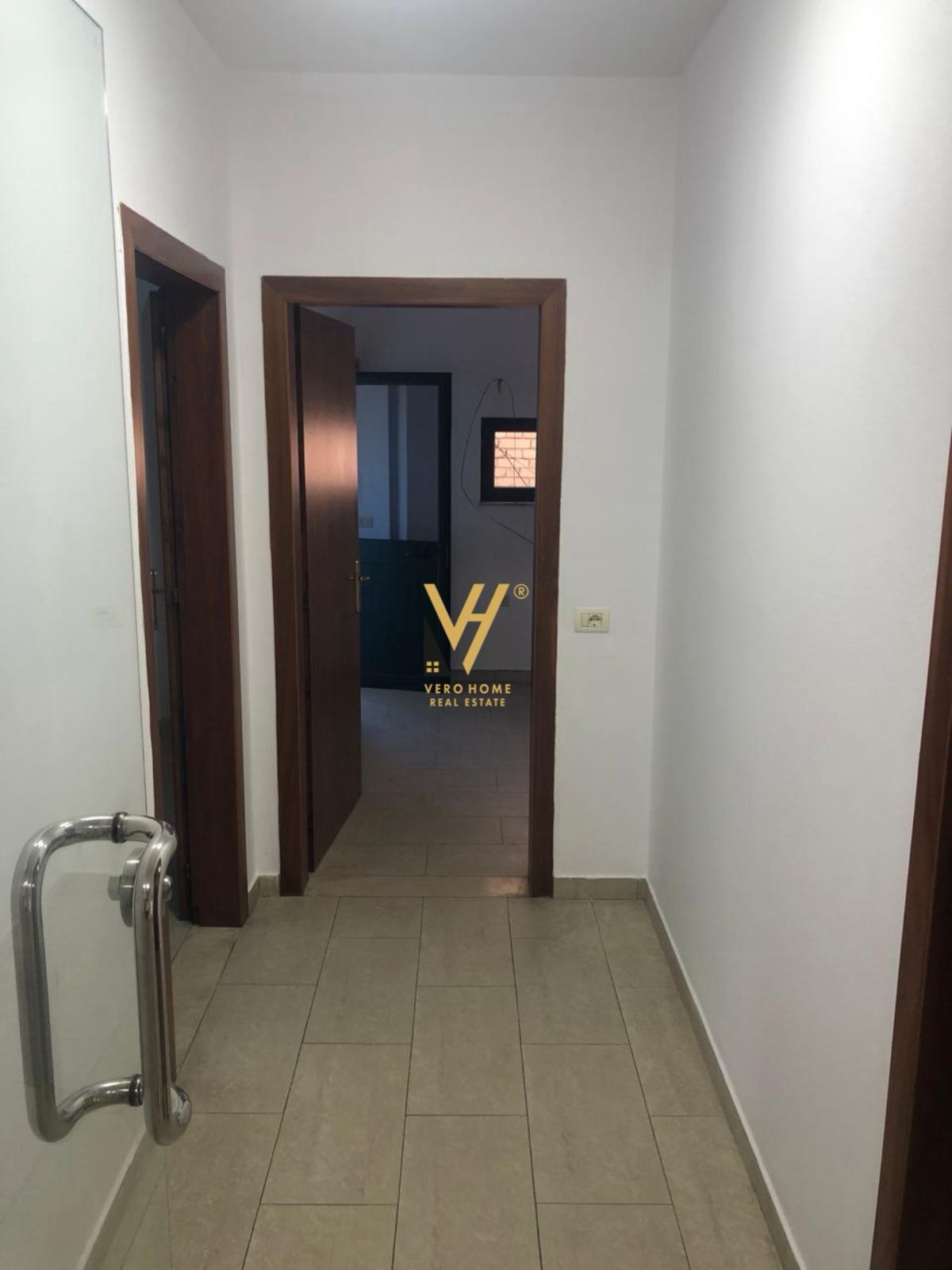 AMBIENT 230 M2 ME QIRA NE BRRYL 1.500 EURO