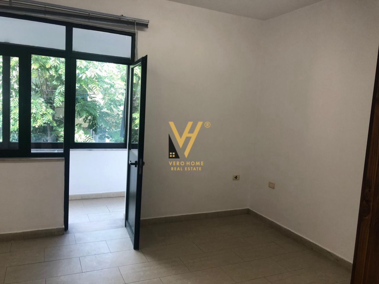 AMBIENT 230 M2 ME QIRA NE BRRYL 1.500 EURO