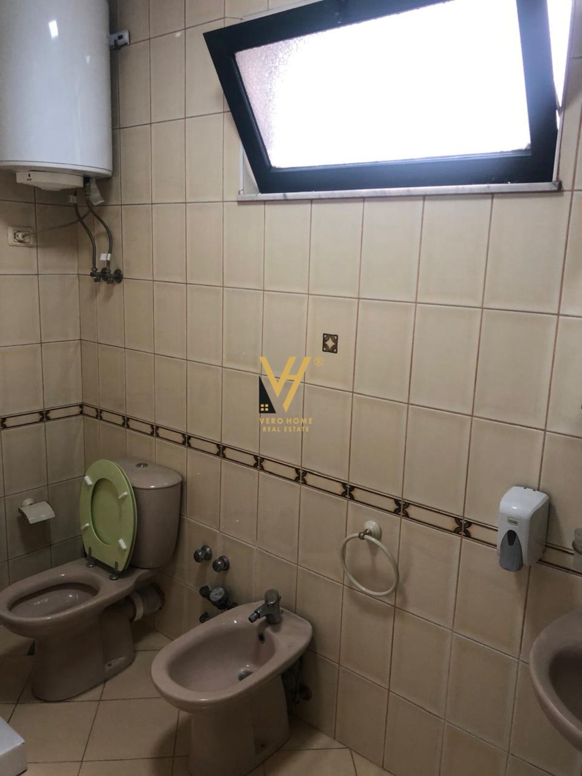 AMBIENT 230 M2 ME QIRA NE BRRYL 1.500 EURO