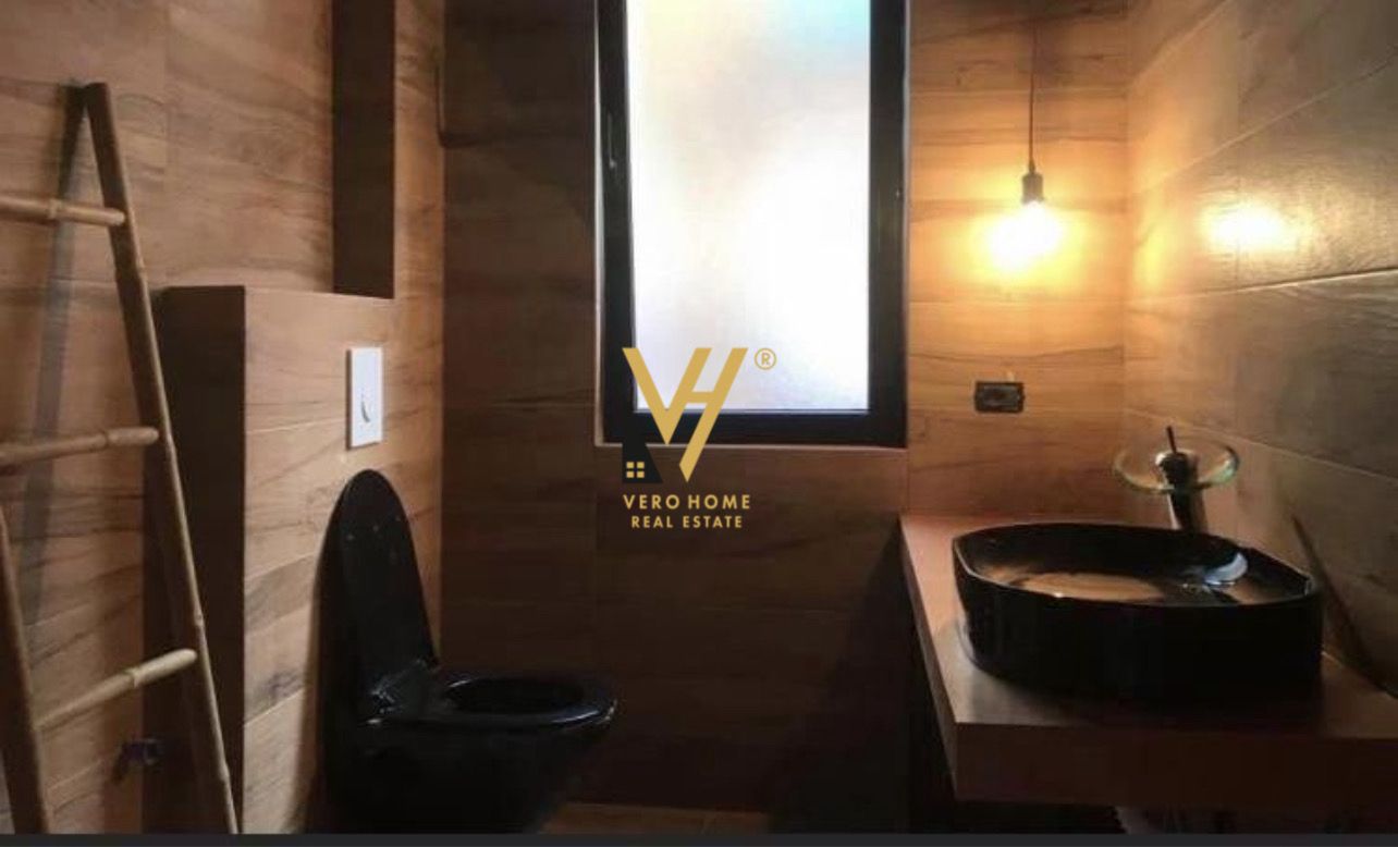 ZYRE 110 M2 ME QERA TE RRUGA E DURREST 1.100 EURO