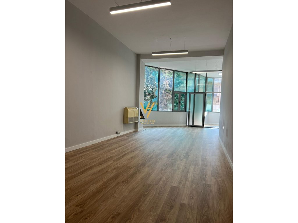 JEPET ZYRE 150 M2 ME QERA TE KOMUNA E PARISIT 1.700 EURO