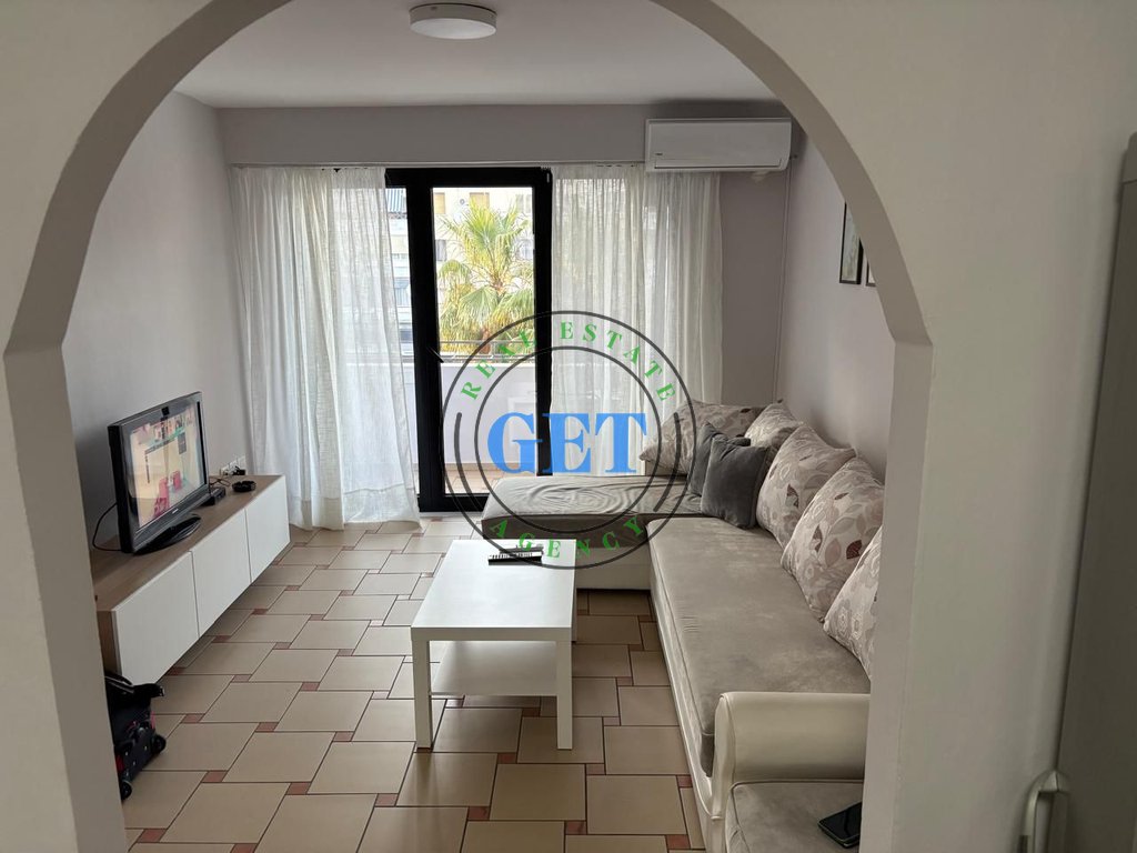 Jepet me qira, Apartament 1+1, Stacioni Trenit, Durres..