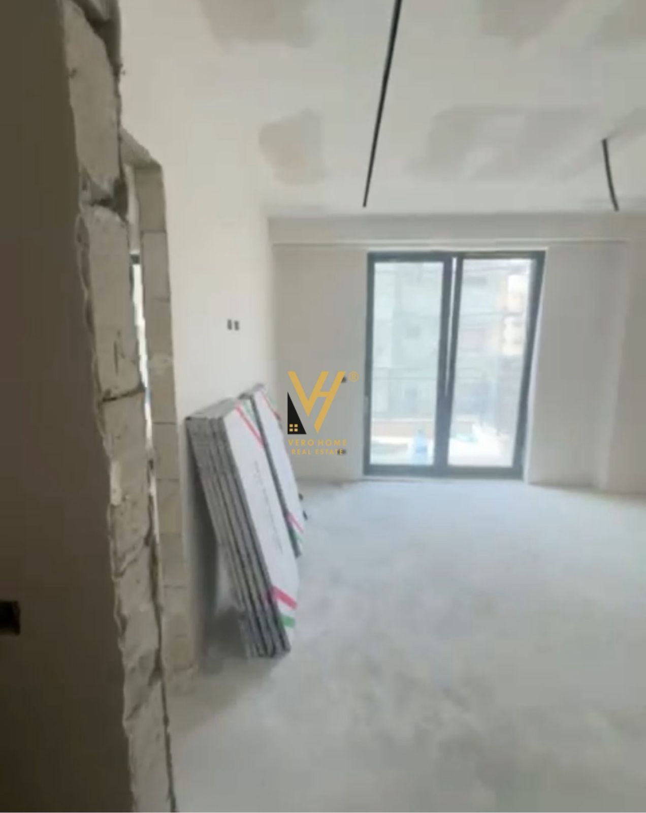 JEPET ZYRE 100 M2 ME QIRA TE RRUGA BOGDANEVE 120.000 LEKE