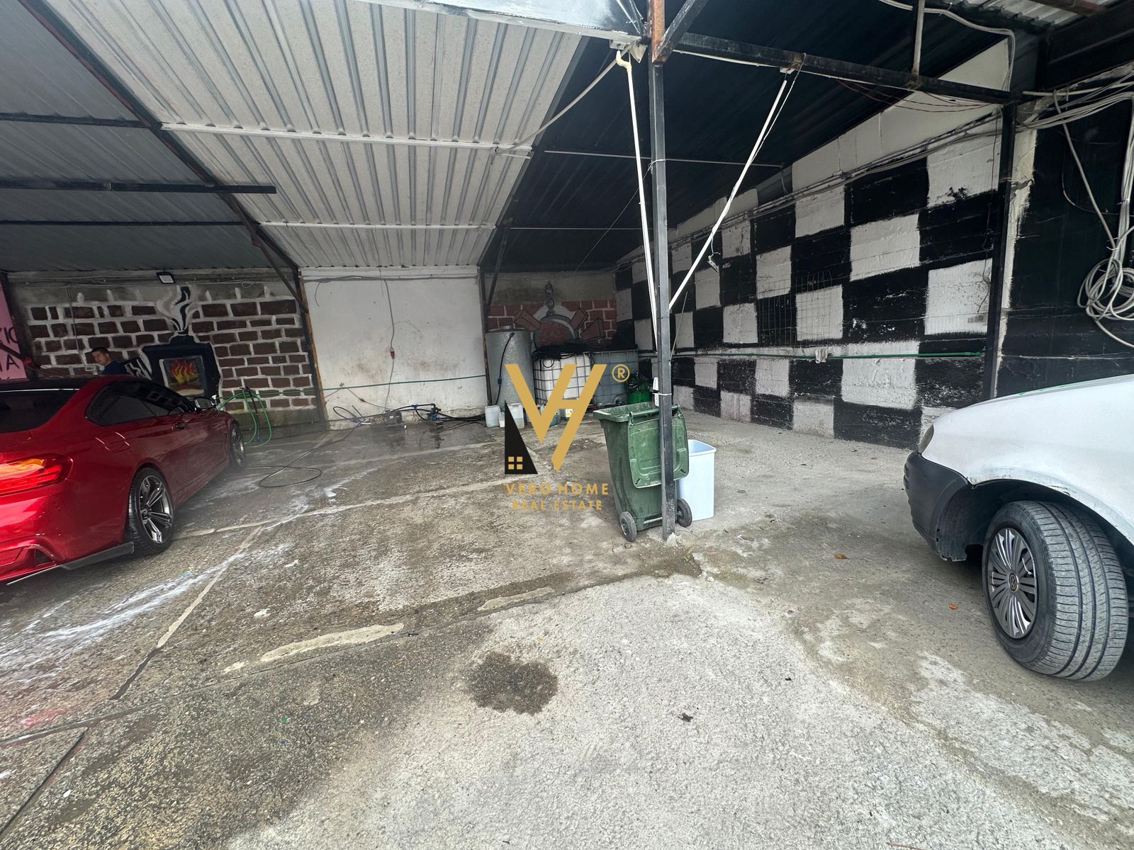 JEPET LAVAZH 240 M2 ME QERA TE 5 MAJI 1.200 EURO