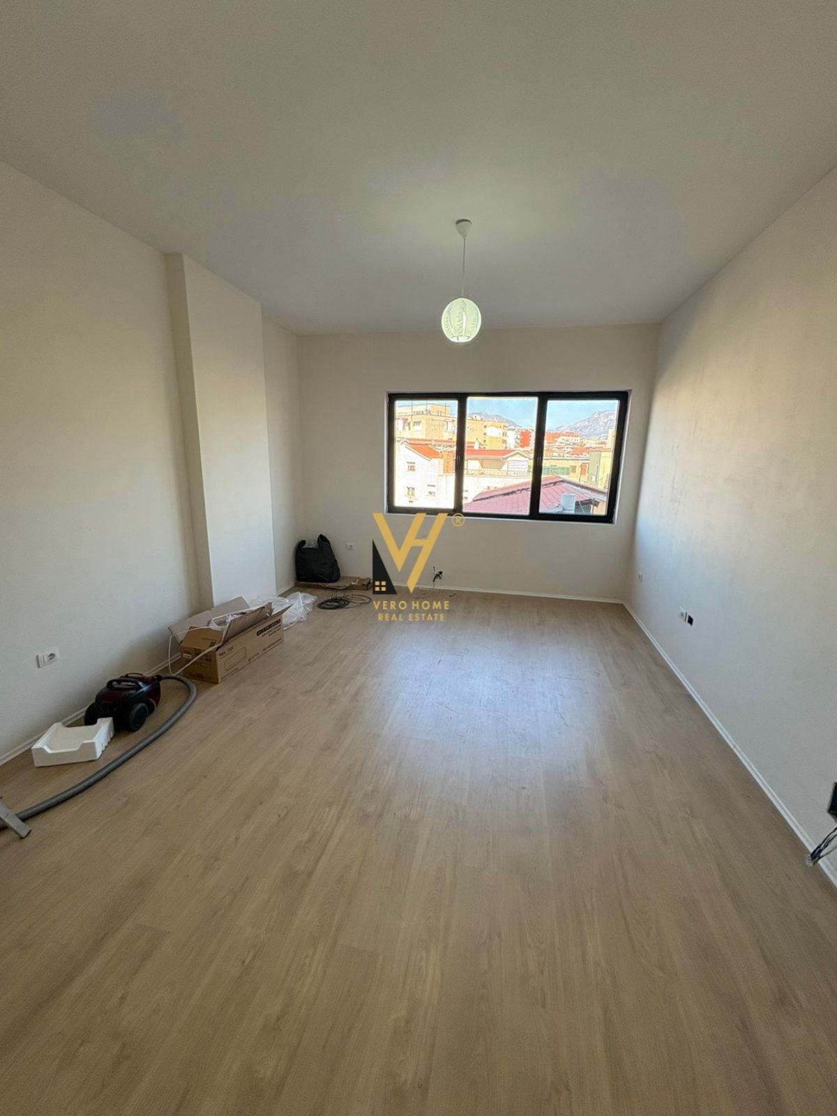 JEPET ZYRE 96 M2 ME QIRA NE VASIL SHANTO 1.500 EURO