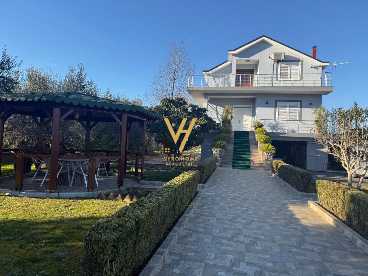 SHITET VILE DY KATESHE DHE TRUALL NE VORE 1.195.000 EURO