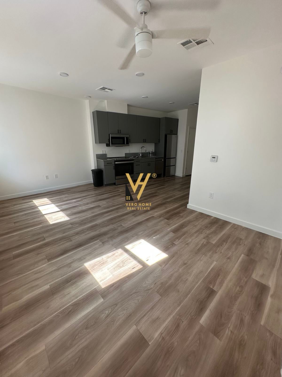 JEPET ZYRE 76 M2 ME QERA NE YZBERISHT 40.000 LEKE