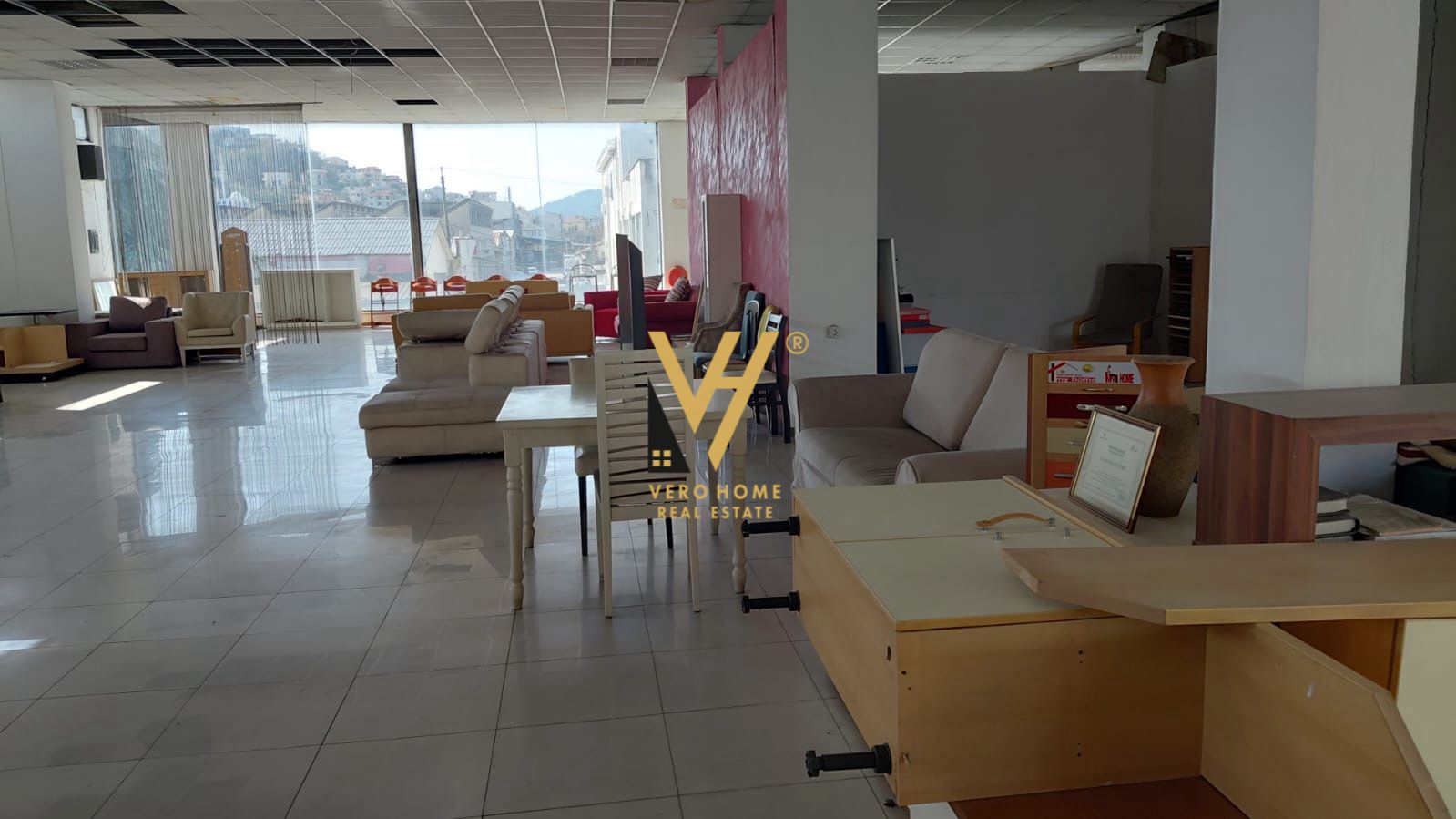 JEPET MAGAZINE 750 M2 ME QERA NE MISTO MAME 450.000 LEKE