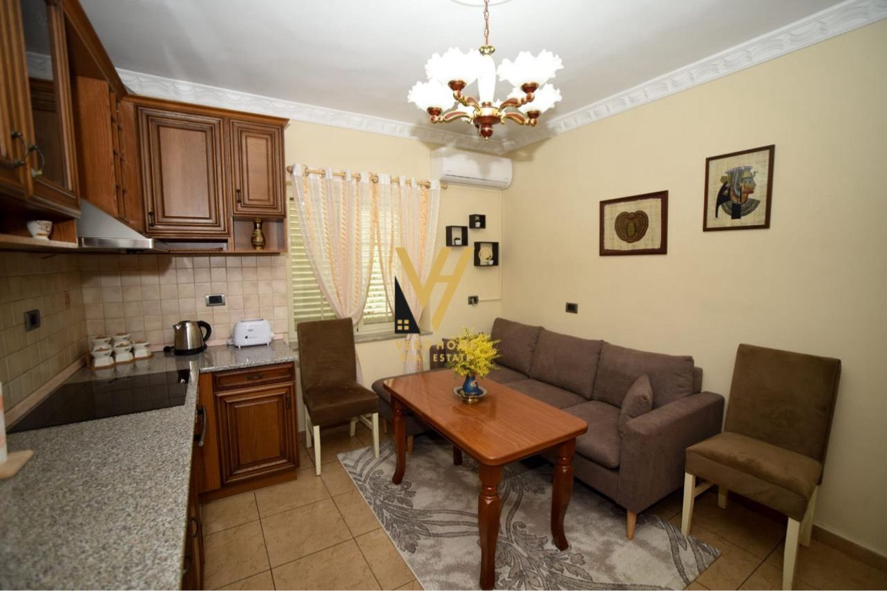 JEPET APARTAMENT 2+1 ME QIRA TE RRUGA FORTUZI 650 EURO