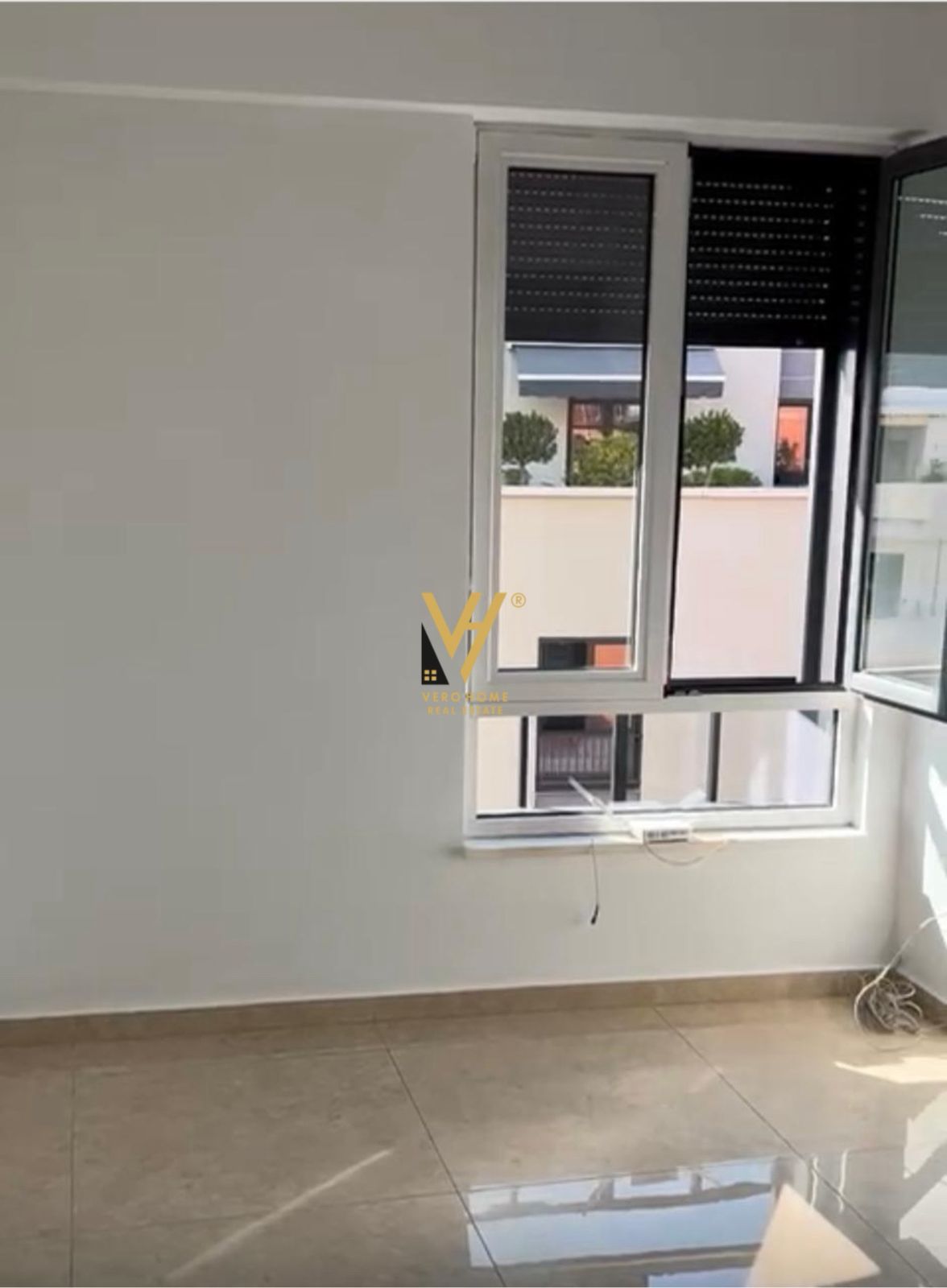 JEPET ZYRE 105 M2 ME QERA TE MYSLYM SHYRI 1.100 EURO