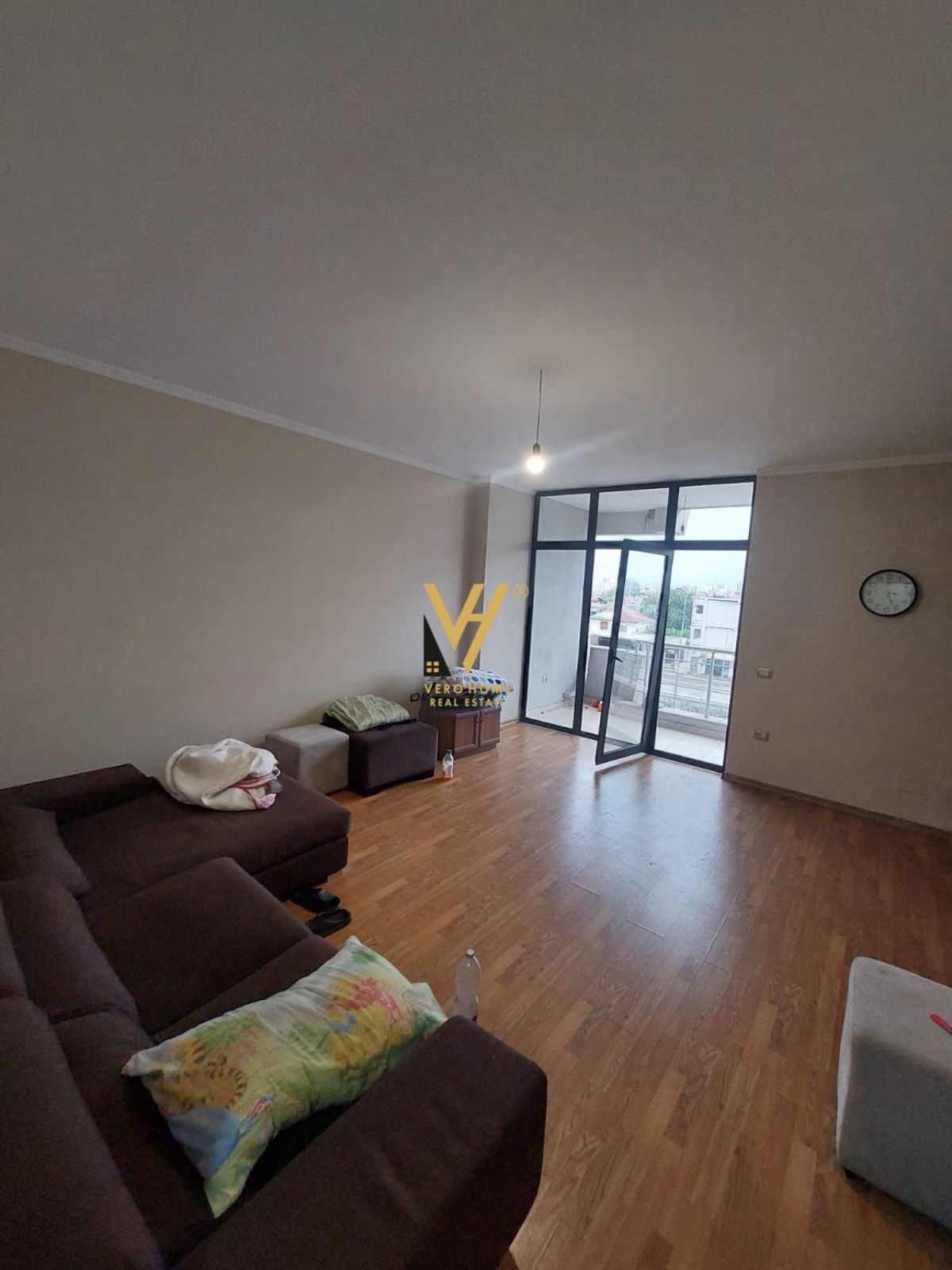 JEPET ZYRE 130 M2 ME QERA TE UNAZA E RE 80.000 LEKE