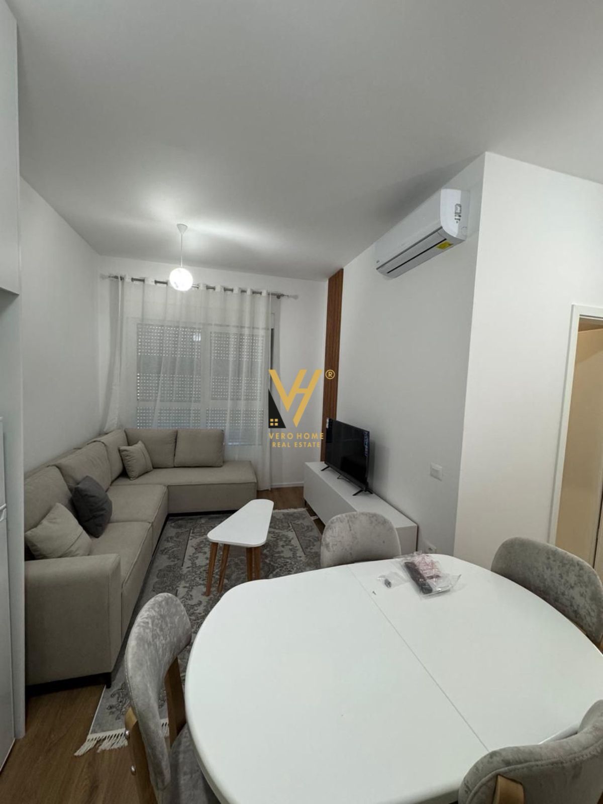 JEPET APARTAMENT 1+1 ME QIRA TE ALI DEMI 450 EURO