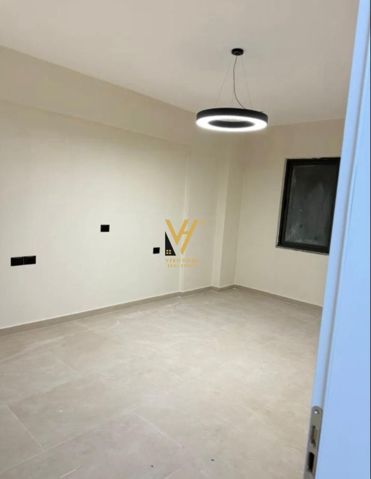 JEPET APARTAMENT 2+1 ME QIRA TE KRISTAL CENTER 750 EURO