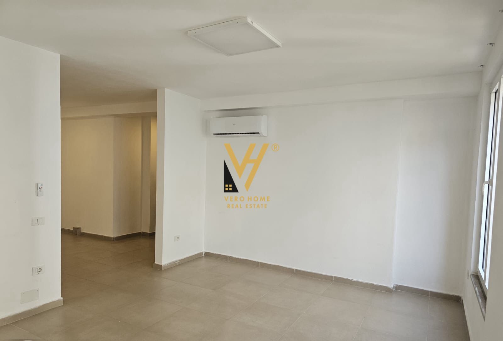 JEPET ZYRE 74 M2 ME QERA TE RRUGA ELBASANIT 1.200 EURO