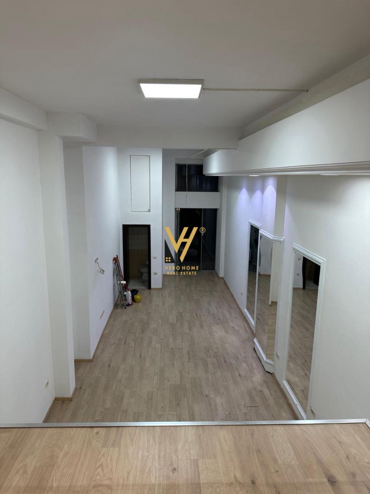 JEPET ZYRE 70 M2 ME QERA TE RRUGA HIM KOLLI 800 EURO