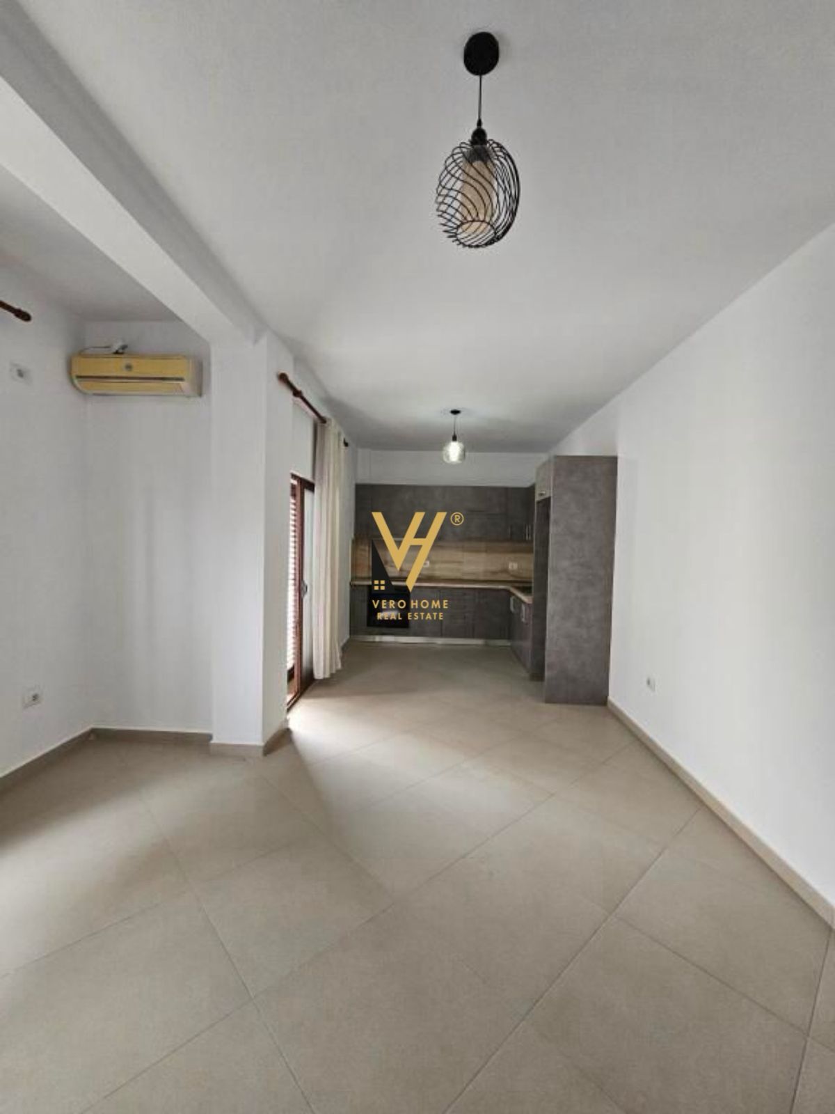 JEPET HYRJE 2+1+OBORR TE PALLATI ME SHIGJETA 45.000 LEKE