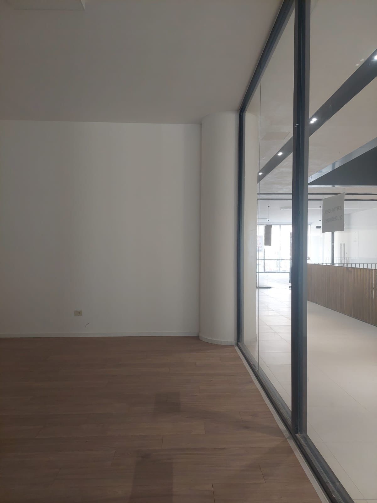 JEPET ZYRE 29 M2 ME QERA TE MINE PEZA 800 EURO