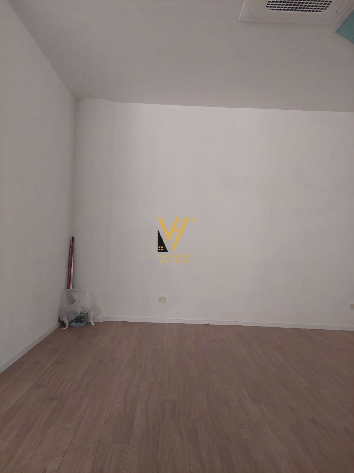 JEPET ZYRE 32 M2 ME QERA TE MINE PEZA 100.000 LEKE