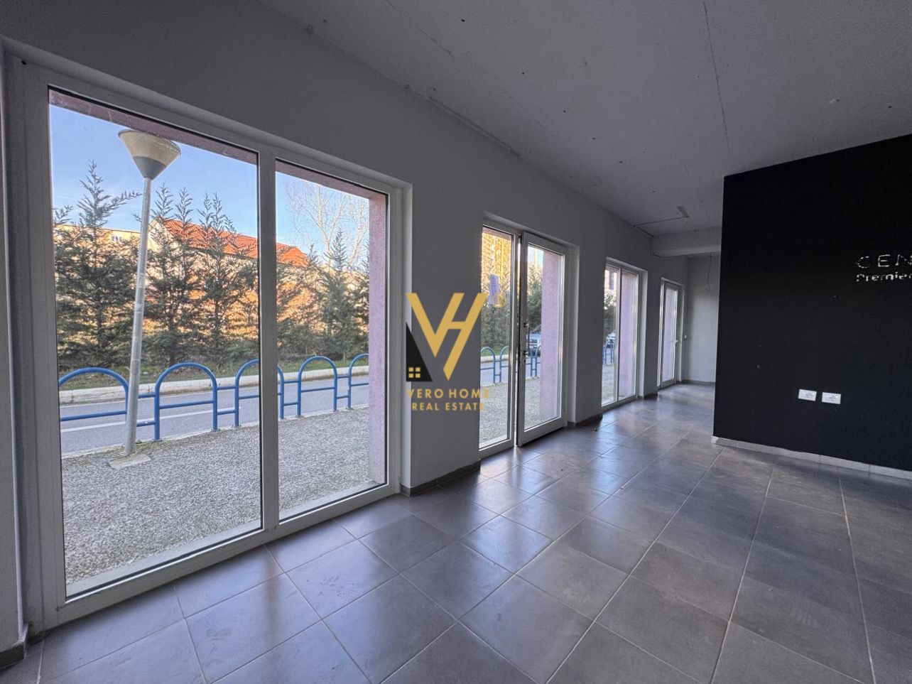 JEPET DYQAN 94 M2 ME QERA NE ALI DEM 600 EURO